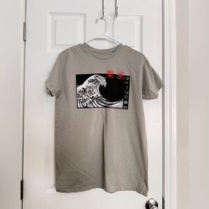 Bowery Supply Co Men's Gray Crew Neck Japanese Wave Graphic T-Shirt M